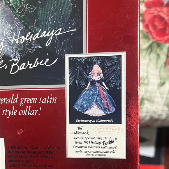 Barbie Special Edition in Green and Red Dress - Picture 4 of 5